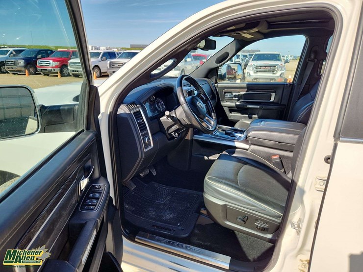 2016-ram-1500-laramie-image-13