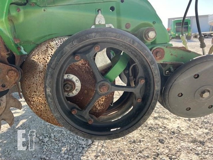 2009-john-deere-1770nt-image-42