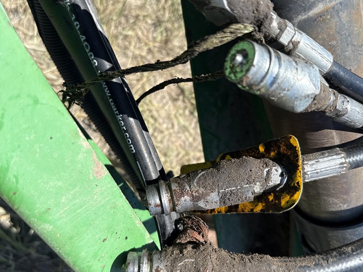 2005-john-deere-567-image-12