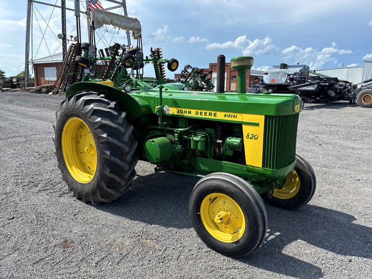 1958-john-deere-820-image-2
