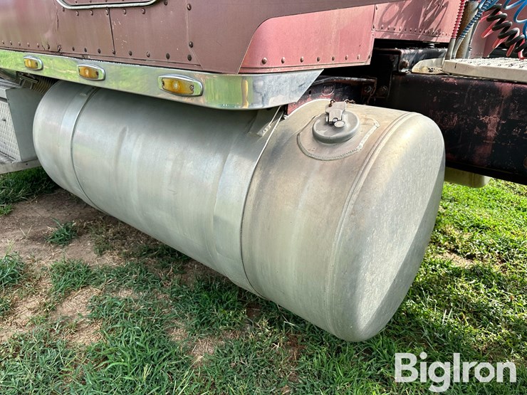 1989-peterbilt-379-image-11