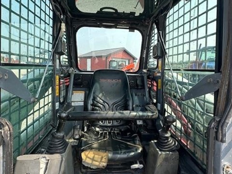 takeuchi-tl240-image-17