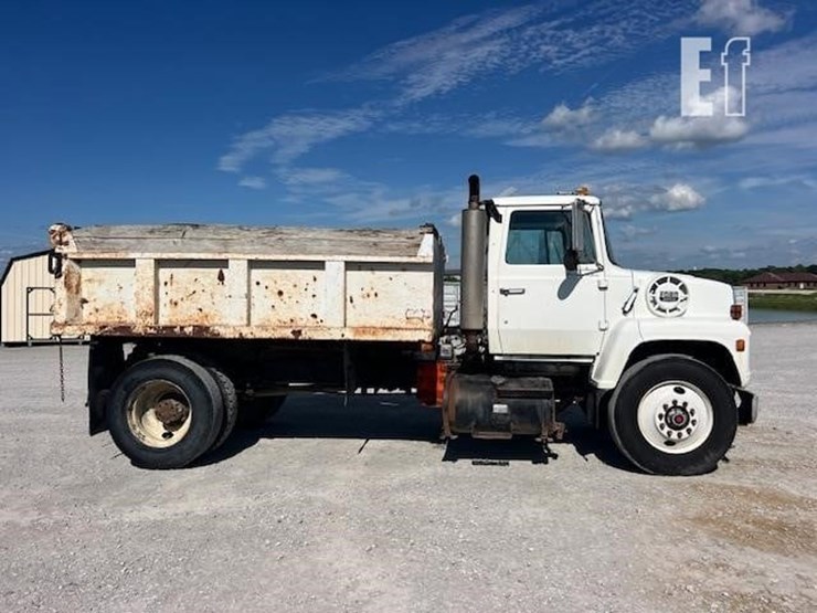 1987-ford-9000-image-2