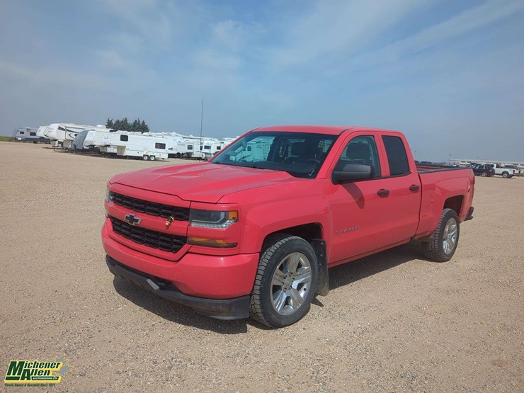 2017-chevrolet-silverado-1500-image-1