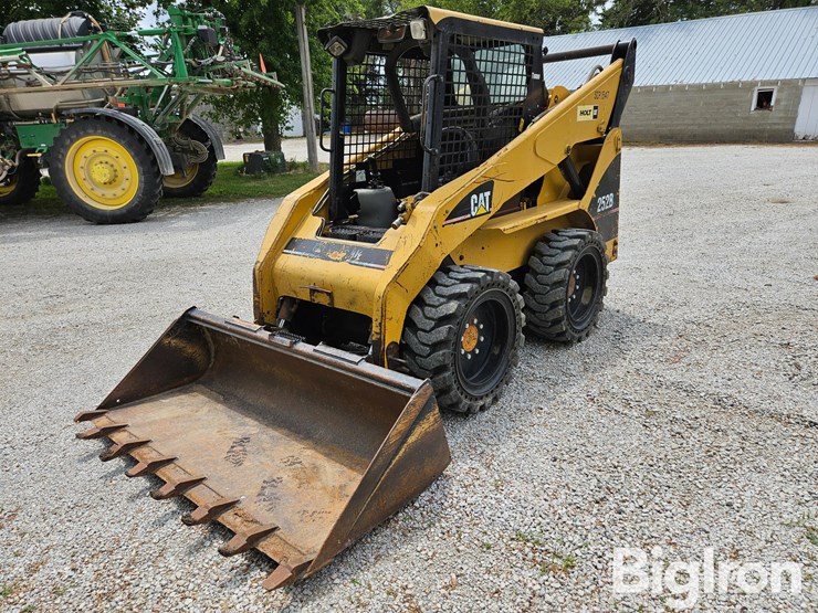 2005-caterpillar-252b-image-1