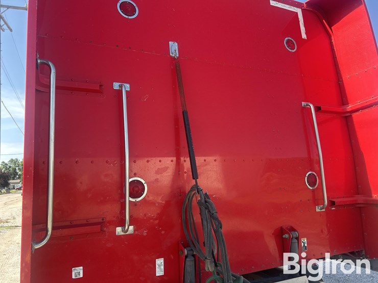 2008-peterbilt-389-image-15