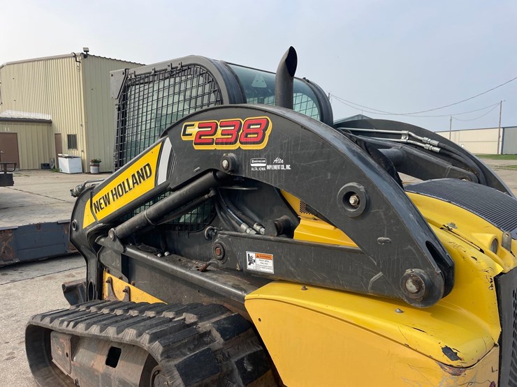 new-holland-c238-image-6