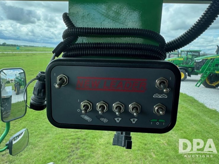 2020-john-deere-f4365-image-10