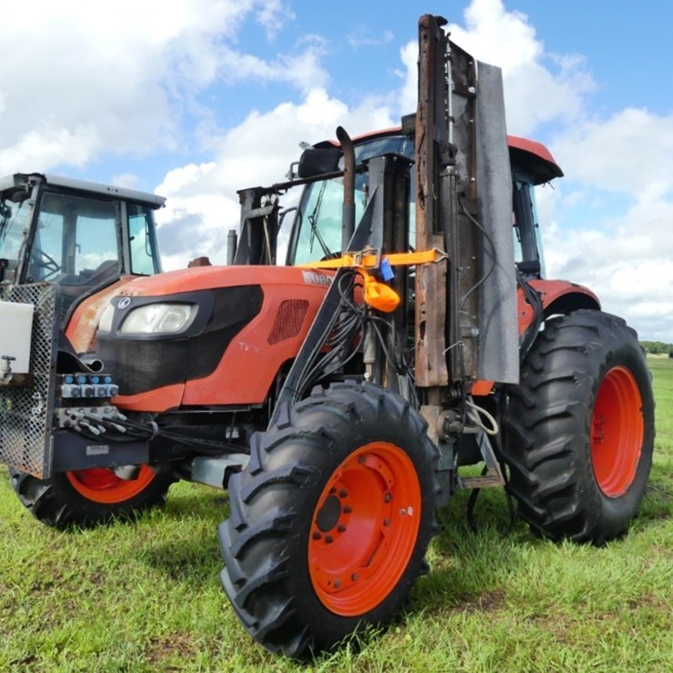 2014 KUBOTA M8560
