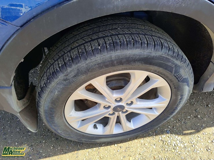 2019-ford-escape-sel-image-26