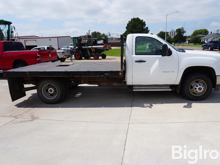 2011-gmc-sierra-3500-image-4