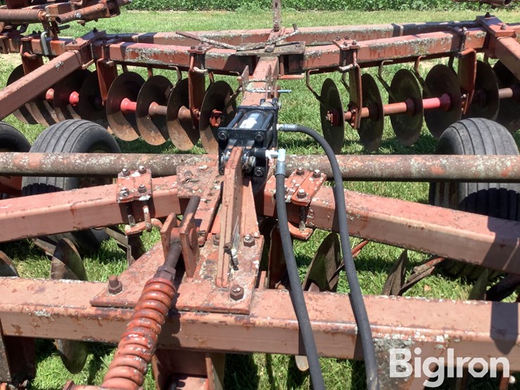 massey-ferguson-620-image-16
