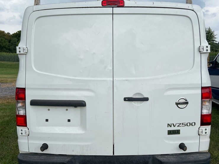 2015-nissan-nv2500-image-8