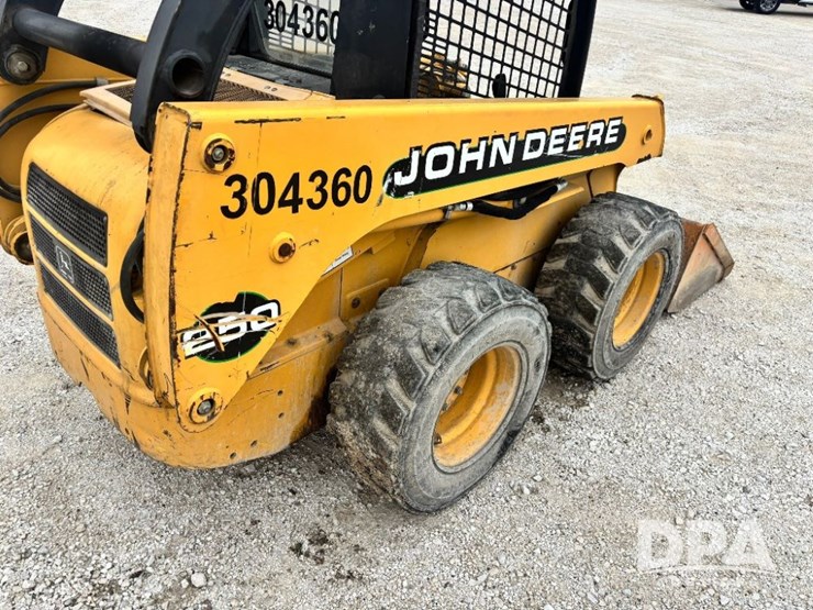 john-deere-250-image-39