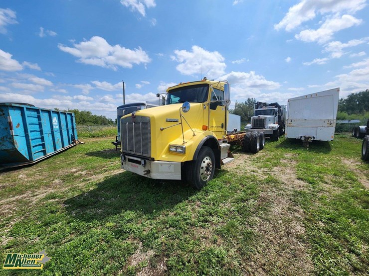 2010-kenworth-t800-image-3