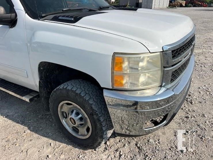 2011-chevrolet-silverado-2500hd-lt-image-19