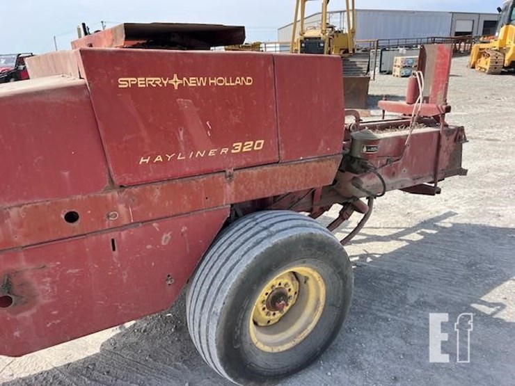 new-holland-320-image-25