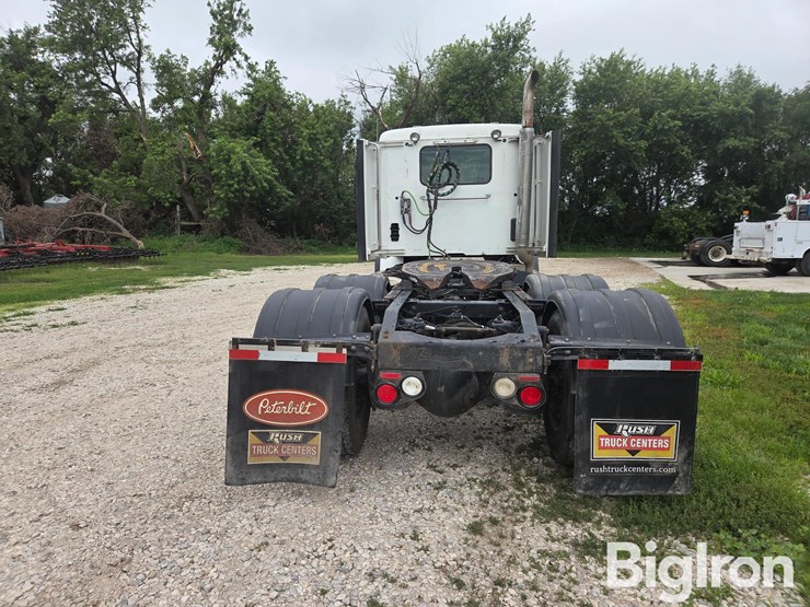 2016-peterbilt-567-image-6