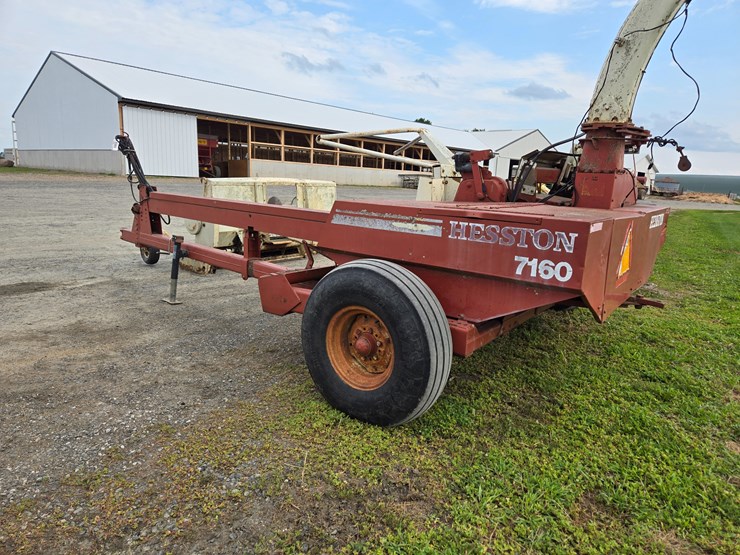 hesston-7160-image-2