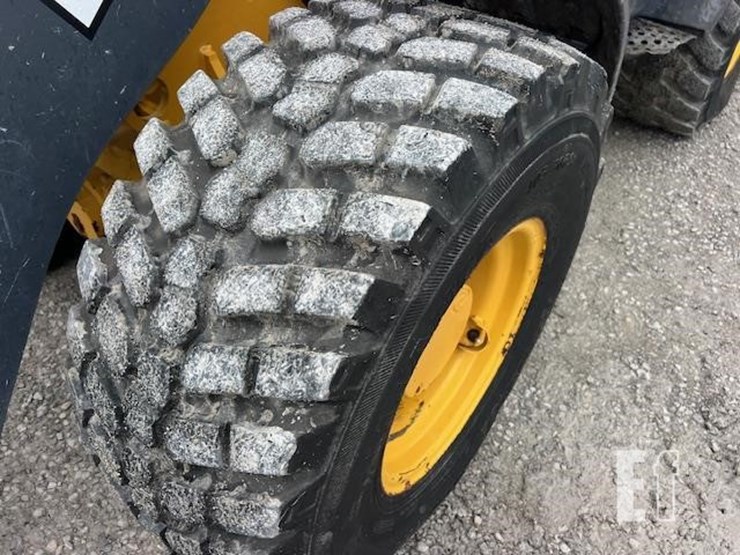 2020-deere-204l-image-14
