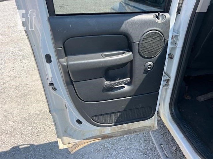 2004-dodge-ram-1500-image-32
