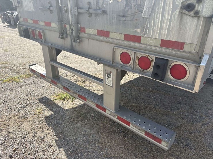 2015-great-dane-53'-x-102"-image-22