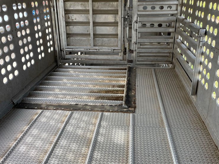 2021-eby-livestock-trailer-image-53