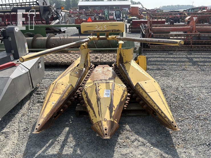 new-holland-824-image-2