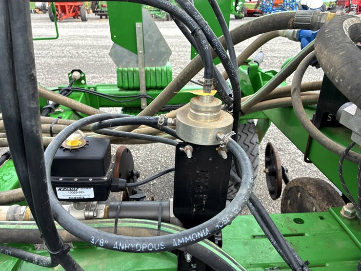 2023-john-deere-2510h-image-25