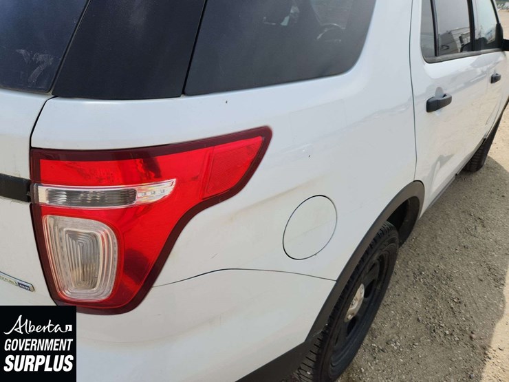 2015-ford-explorer-image-32