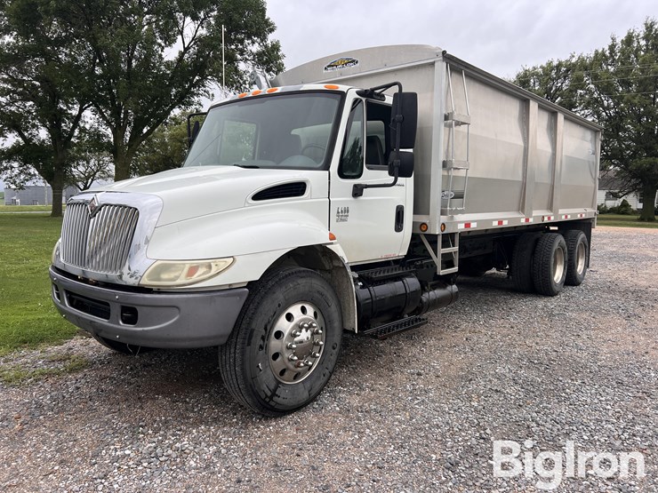 2004-international-durastar-4400-image-1