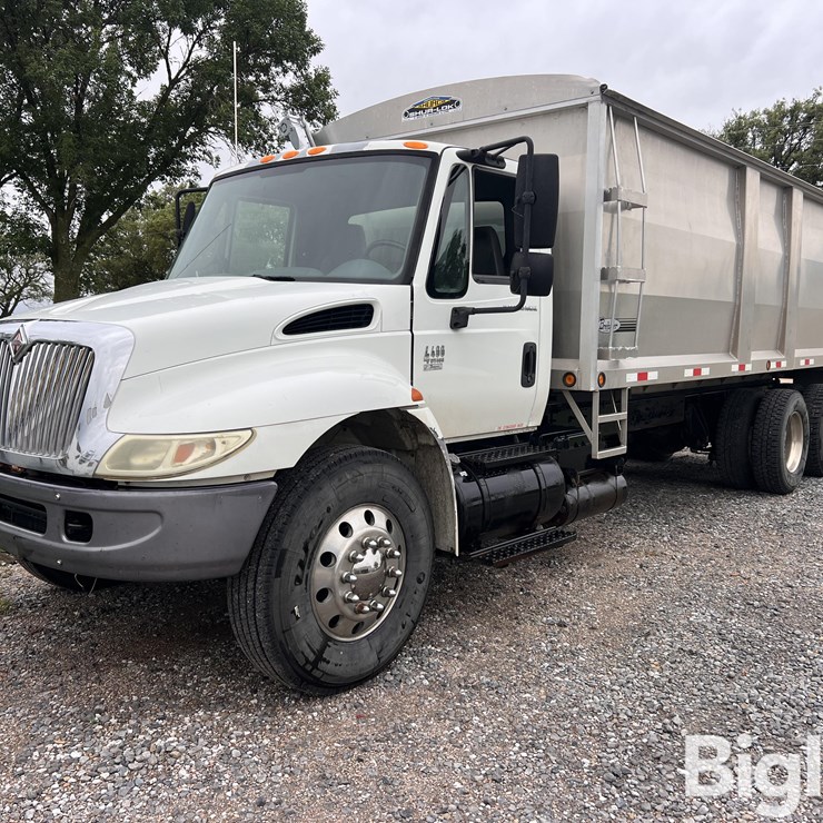 2004 INTERNATIONAL DURASTAR 4400