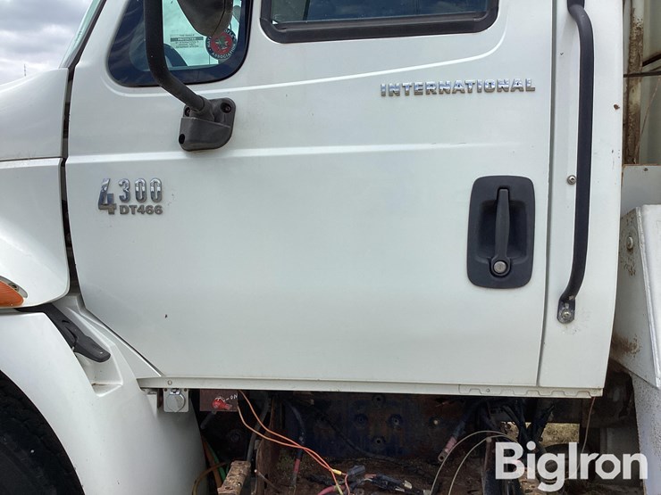 2003-international-durastar-4300-image-13
