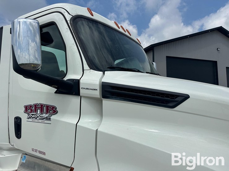 2019-freightliner-cascadia-126-image-20