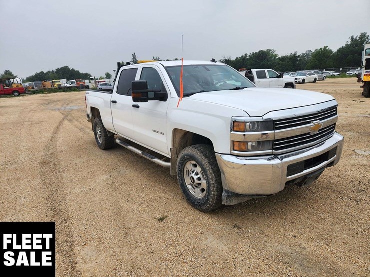 2015-chevrolet-silverado-2500hd-image-2