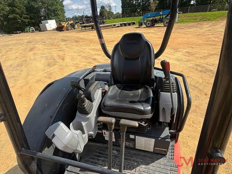 2021-kubota-kx033-4-image-21
