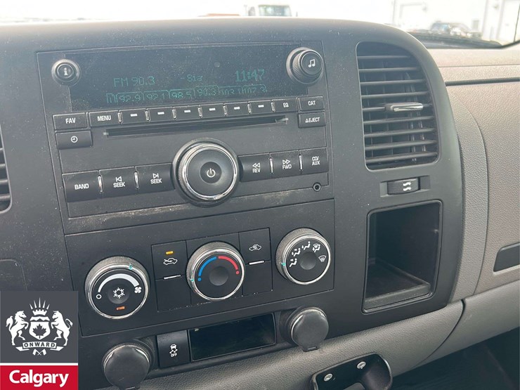 2013-chevrolet-silverado-2500hd-ls-image-9