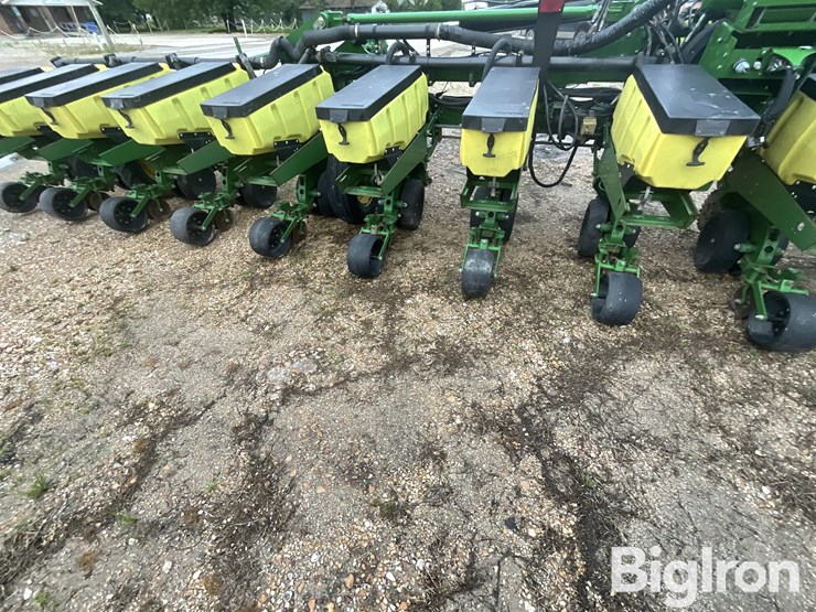 2013-john-deere-1720-image-18