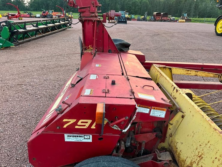 new-holland-790-image-16
