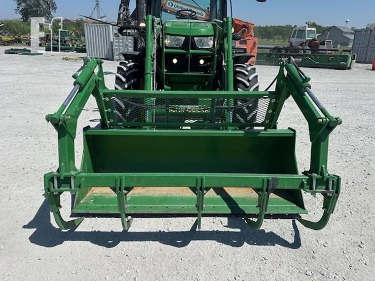 2013-john-deere-6125r-image-19