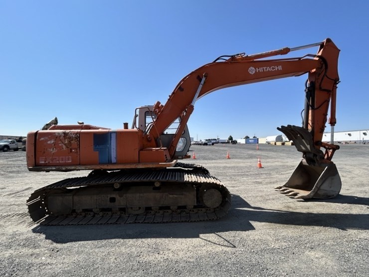 hitachi-ex200-2-image-6