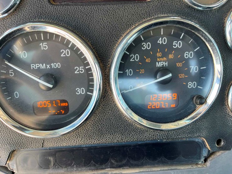 2011-peterbilt-367-image-24