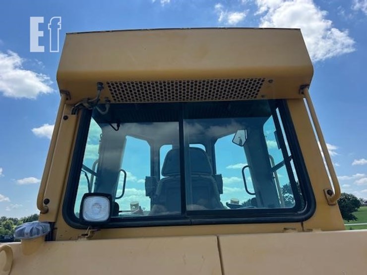 2000-deere-750c-lt-ii-image-18