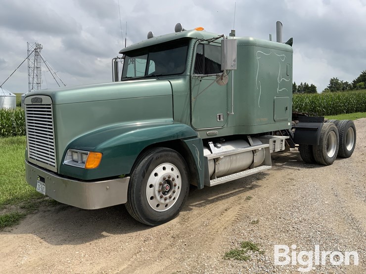 2000-freightliner-fld120-image-1