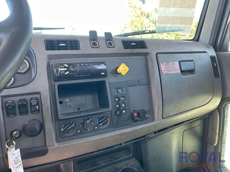 2014-peterbilt-337-image-27