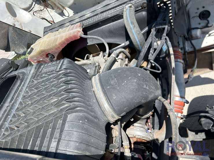 2015-freightliner-122sd-image-8