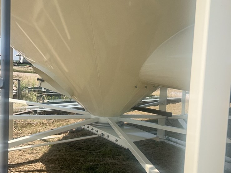 concept-5,000-bushel-hopper-bin,-fully-equipped-with-agi-grainguard-bin-fan-with-7.5-hp-three-phase-electric-motor-image-73