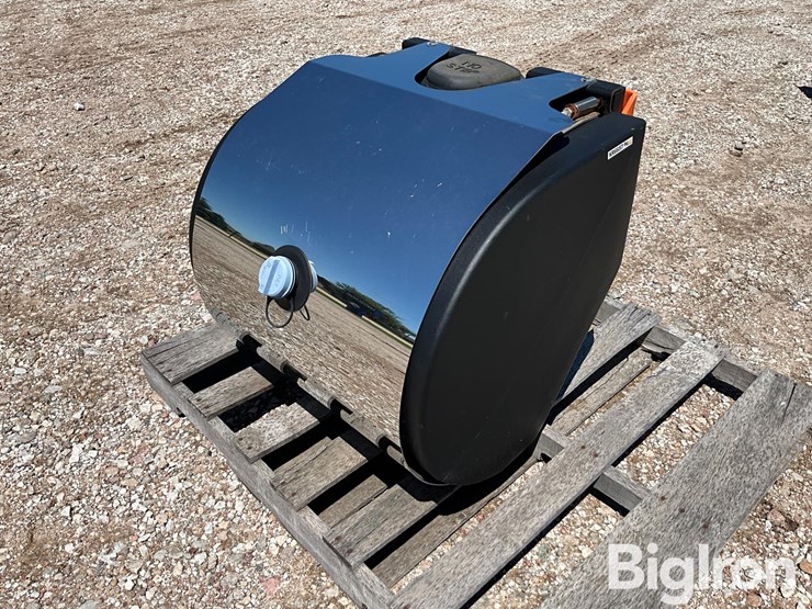 peterbilt-truck-tractor-def-tank-&-components-image-1