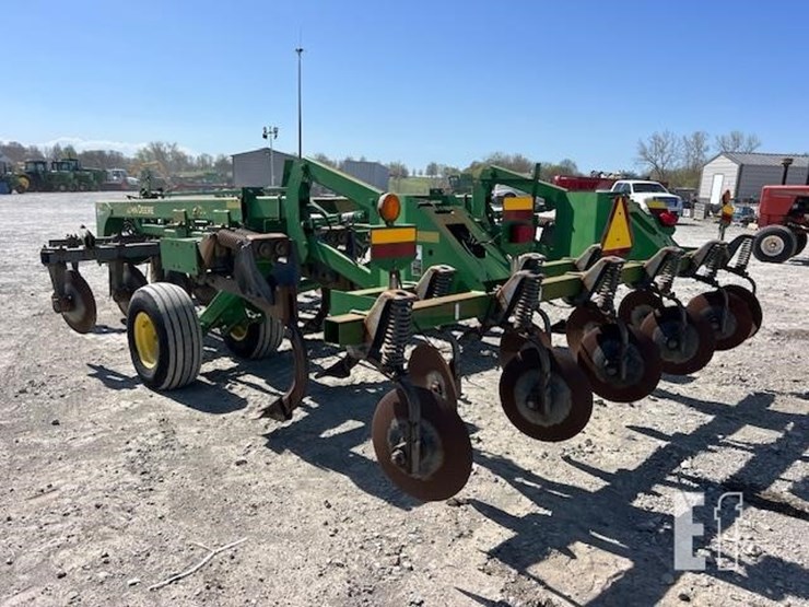 john-deere-2700-image-4