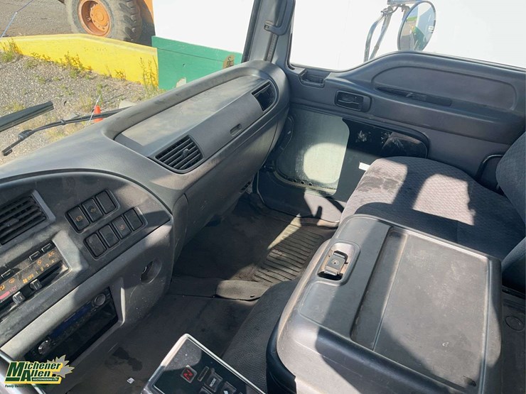 2005-gmc-t7500-image-5